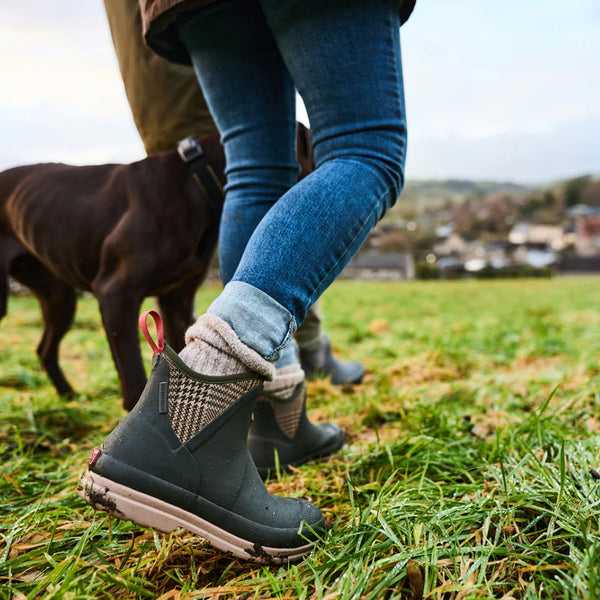 WOMEN'S MUCK ORIGINALS PULL-ON ANKLE BOOTS